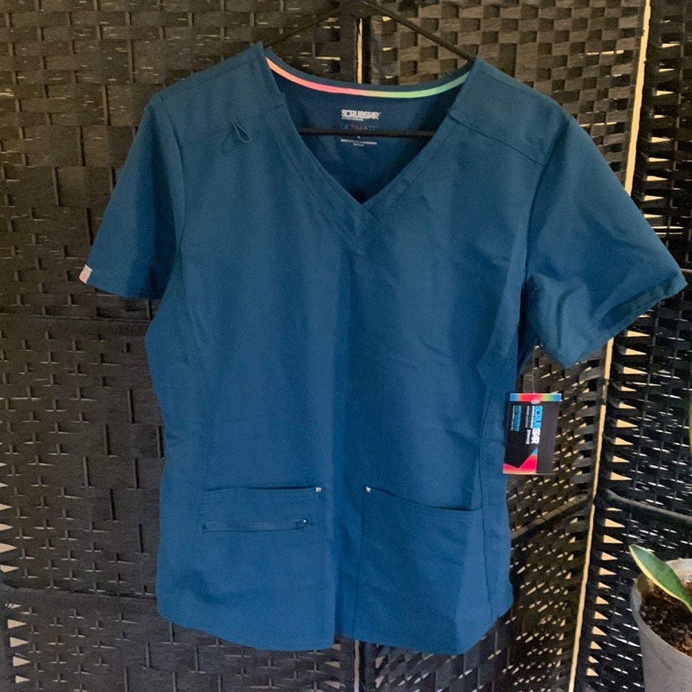 NWT Scrubstar scrub top. Navy blue. Size medium.